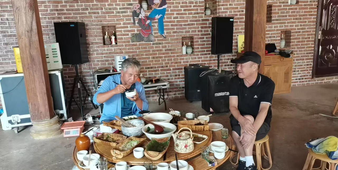 尚志有俩老兵一个是李兄弟一个是黄兄弟。今天单表这俩兄弟。
我这些年旅居西双版纳景
