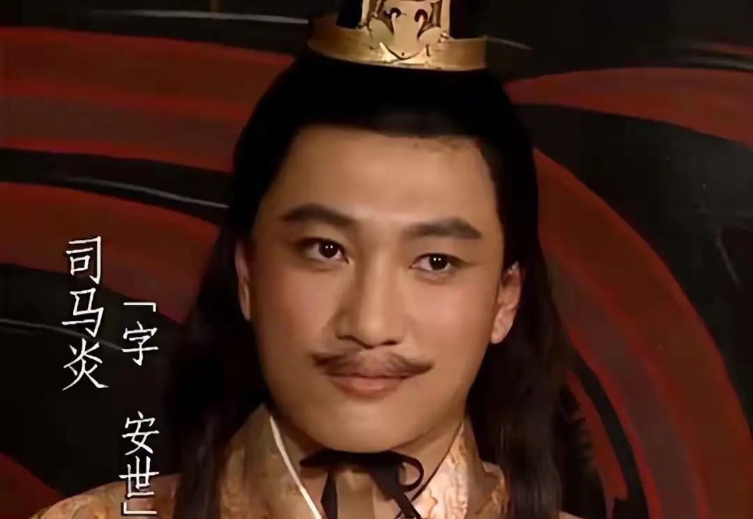 司马炎称帝后，很大方，将他爷爷司马懿、伯父司马师和父亲司马昭全部追尊为皇帝。
追