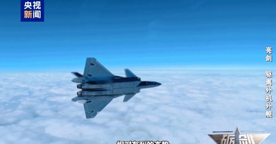 歼-20飞越对马海峡，日韩竟毫无察觉。两国舆论哗然：斥巨资部署的“萨德”系统形同