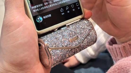 时尚又拉风，“e”人出门必备：iWALK钻石二代胶囊充电宝