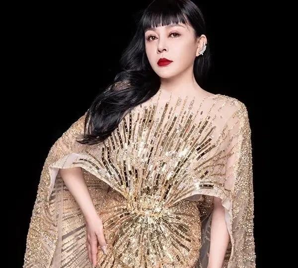 千百惠的婚姻
给所有女人提了一个醒
那就是千万不要为了所谓的爱情，放弃掉一切。