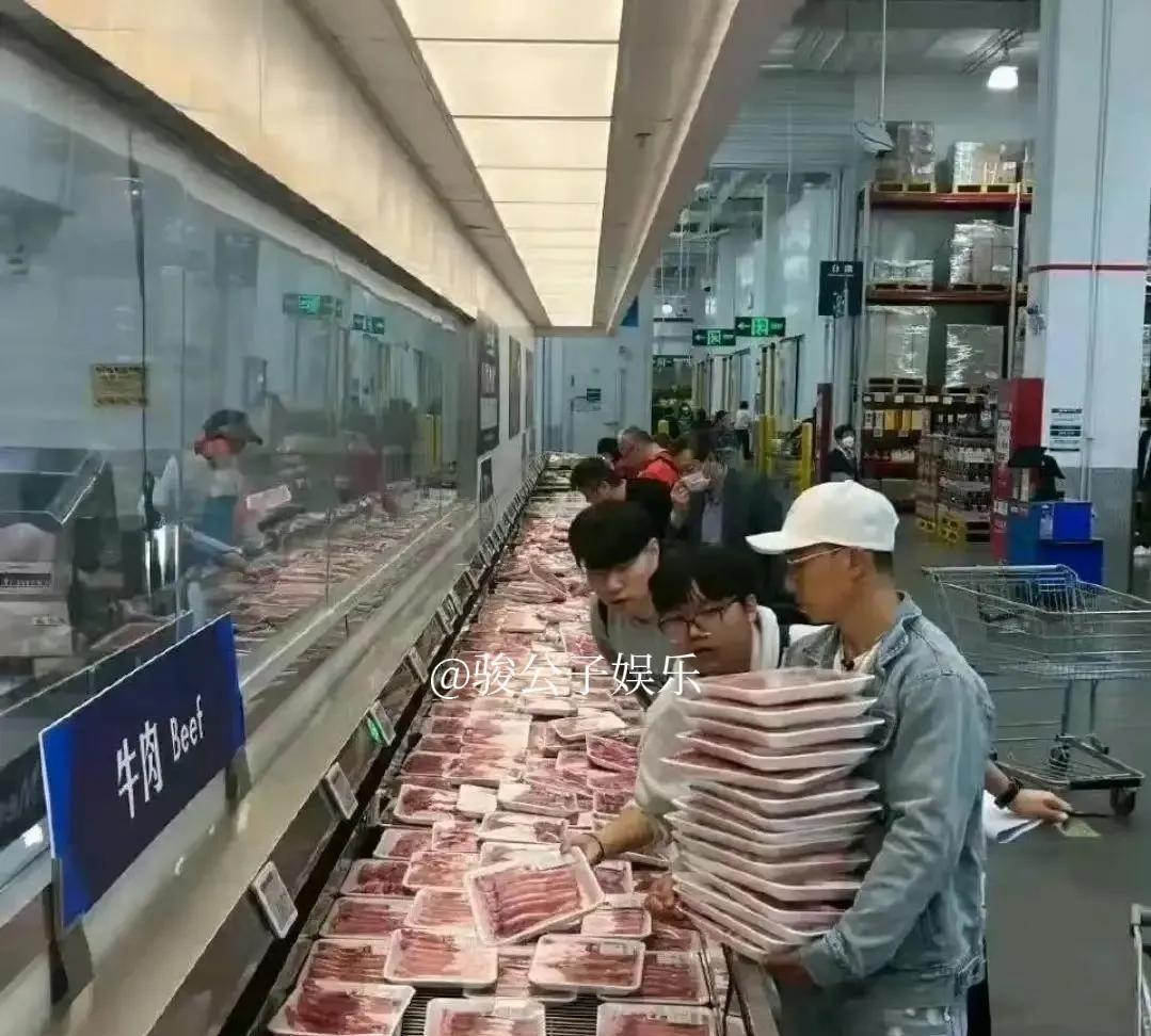 刘畊宏真是豪气冲天！去山姆店买肉，一次性就搬走了几十盒，让网友们直呼：有钱人的生