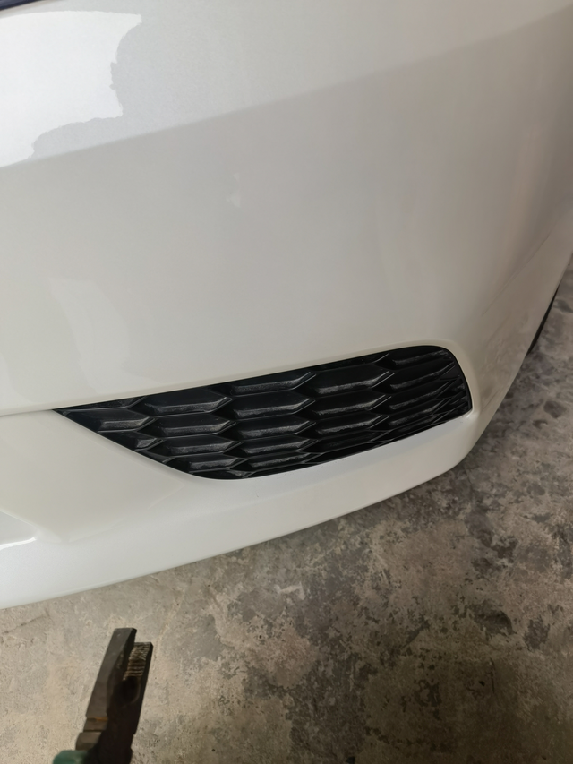 轩逸经典点点滴滴
原车不带雾灯 自己加装雾灯 电路没整明白找修车师傅 一个半小时