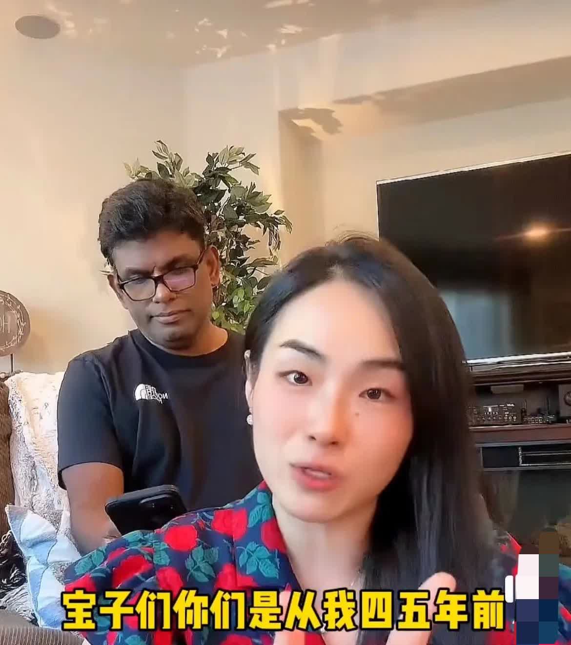 这女的厉害了，交了个印度老外，也不知道结婚没有，为抓住别人的好奇心，在镜头前，眉