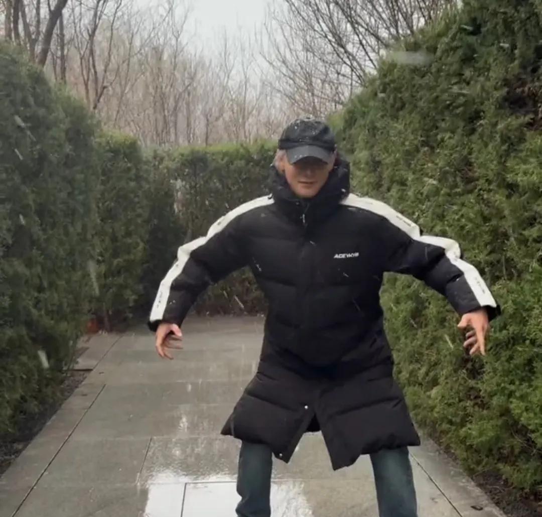 这对吗？韬韬，原来跳舞可没有这么僵硬，徐艺洋太可爱啦，黄子韬...也是搞笑的吧