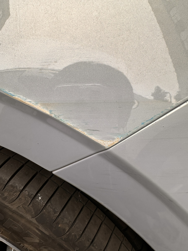 提车20天就让我给刮了
今早边开车边看路边有没有卖包子的 然后擦到停在路边的车了