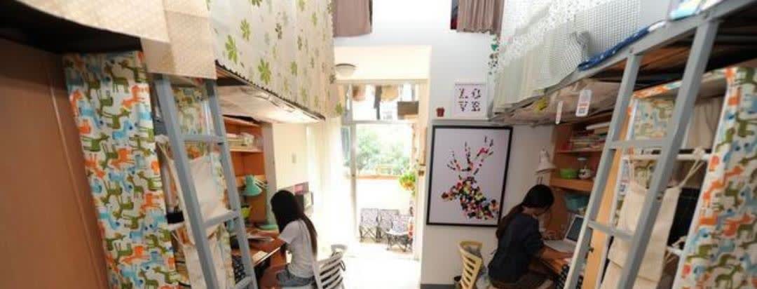 女子偷改大学室友考公岗位被拘
近日，安徽黄山市发生了一起令人震惊的事件：一名女
