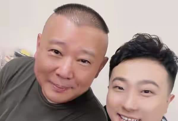 为什么德云社张鹤擎会火？
张鹤擎（本名张番）作为相声演员的走红，主要得益于以下