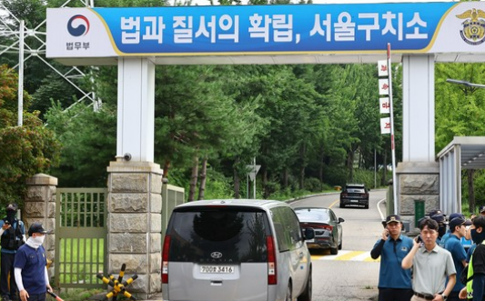 韩国金建希特检察对前总统尹锡悦的逮捕行动再度宣告失败。特检组7日发布新闻公告称，