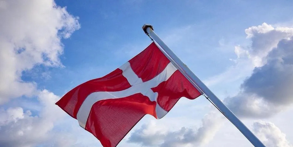 丹麦军队太弱了，国家安全怎么办











丹麦这是咋了？军队弱到爆，