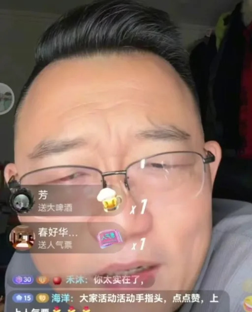郑好回怼粉丝引争议











什么情况？郑好直播间竟然成了大型翻车现