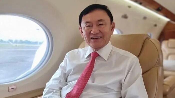 总理大选前夜，他信为何带着女儿匆忙离开泰国?