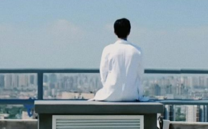 山东一男子五岁失去双亲被大伯一家收养受尽虐待，二十年后竟要我的骨髓救他儿？呸！等死吧！