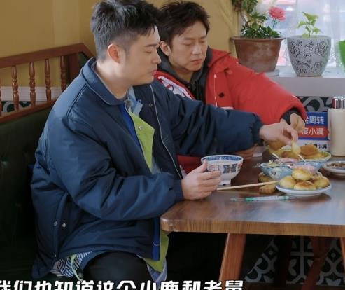 《五哈》是这样解释鹿晗和宝石老舅缺席录制的。
节目中他们是这样说的“我们也知道小