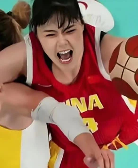 一位姓杨的大v针对网上宫鲁鸣教练带队在本次亚洲杯女篮比赛中输给日本队，没能进入决