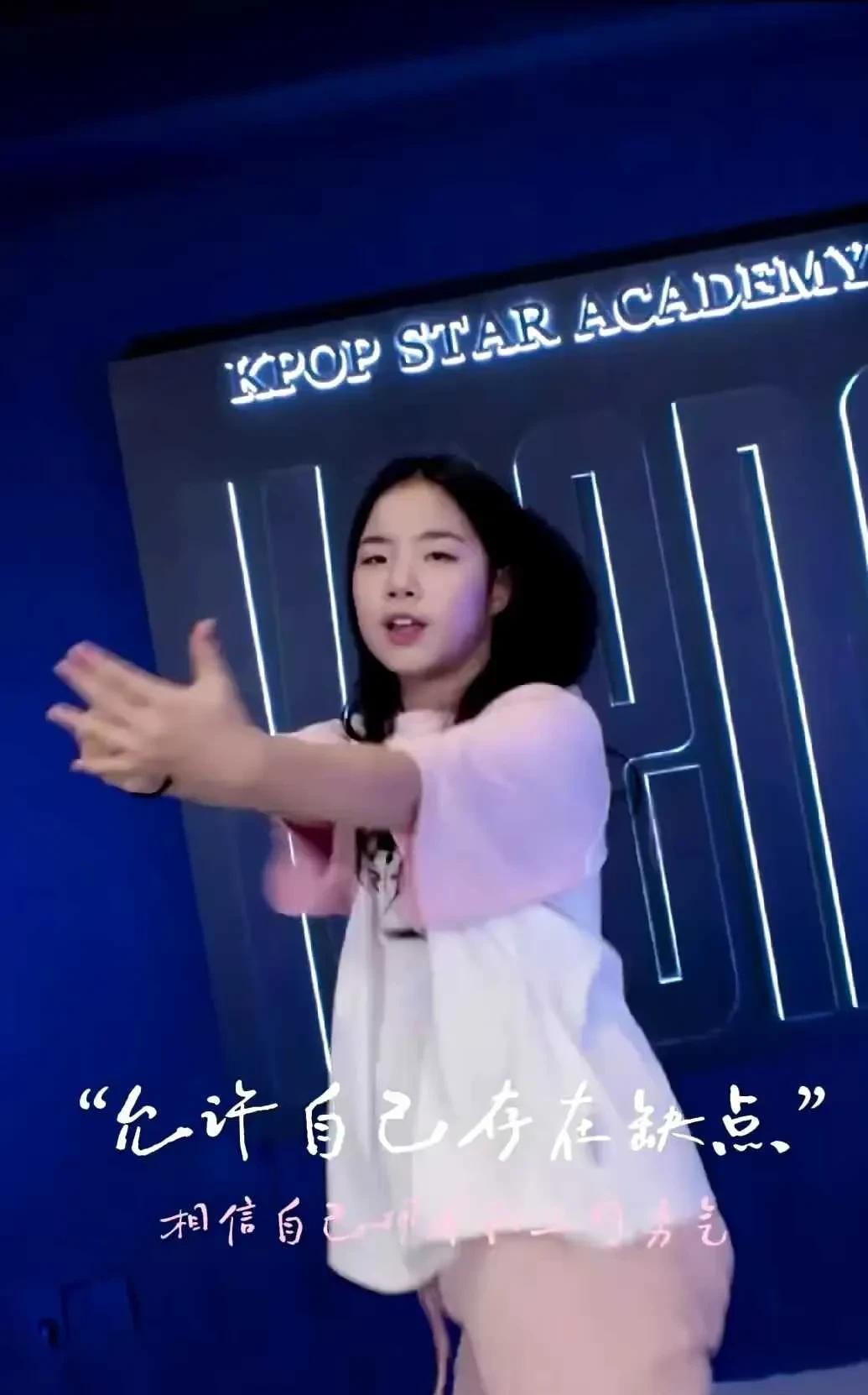 黄奕虽然告诉女儿做明星不容易，但是还是支持女儿，如今她的女儿也开始学习舞蹈，唱歌