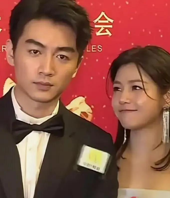陈晓陈妍希至少已经离婚一年了，有网友曝光了与友人的聊天记录，其中提及“陈晓确认已