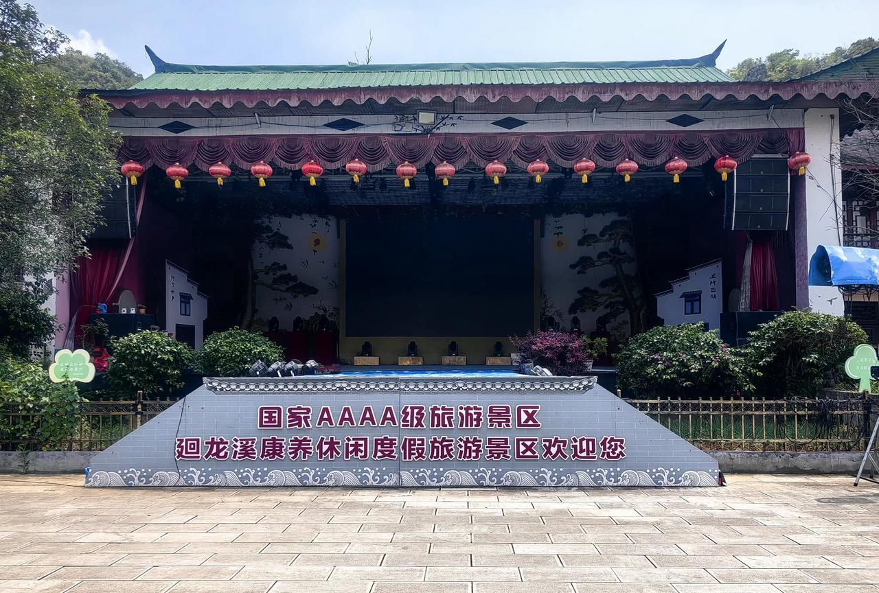 离开兴义市来到六舟水，这里的山水更迷人，气侯凉爽空气清新，准备在这里再住上10天