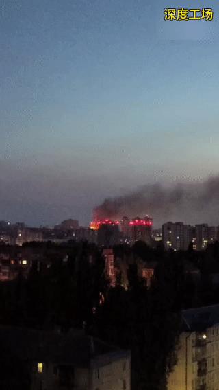 俄军打得又稳又成熟，三天了，每天多波次导弹无人机混合攻击，爆炸一次基辅。第一天集
