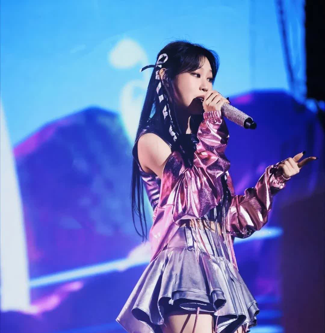 有拼爹的时代！

现在第一次遇见坑爹！

小沈阳的女儿在他演唱会上表演了