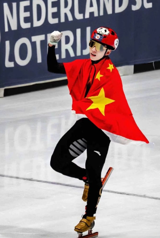 新年开篇即高光！恭喜林孝埈拿下年度体育代言大奖，这是实力的证明，更是口碑的加冕，