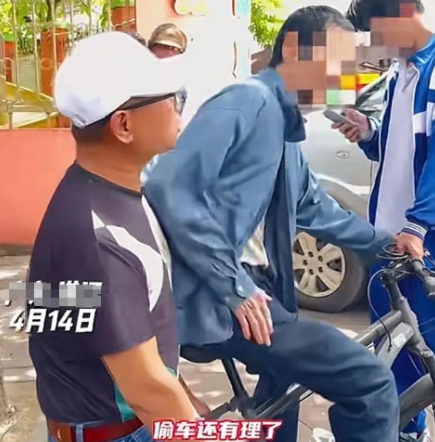 “理不直气也壮！”男孩去超市买东西，把自己的自行车停在路边没上锁，结果刚出来就看