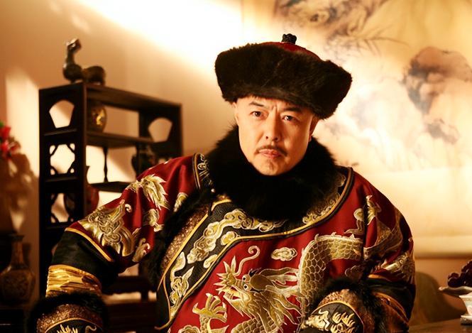 乾隆年间，有个进士参加殿试，他刚说完了自己的姓氏，没想到乾隆立刻愤怒地说道：“把