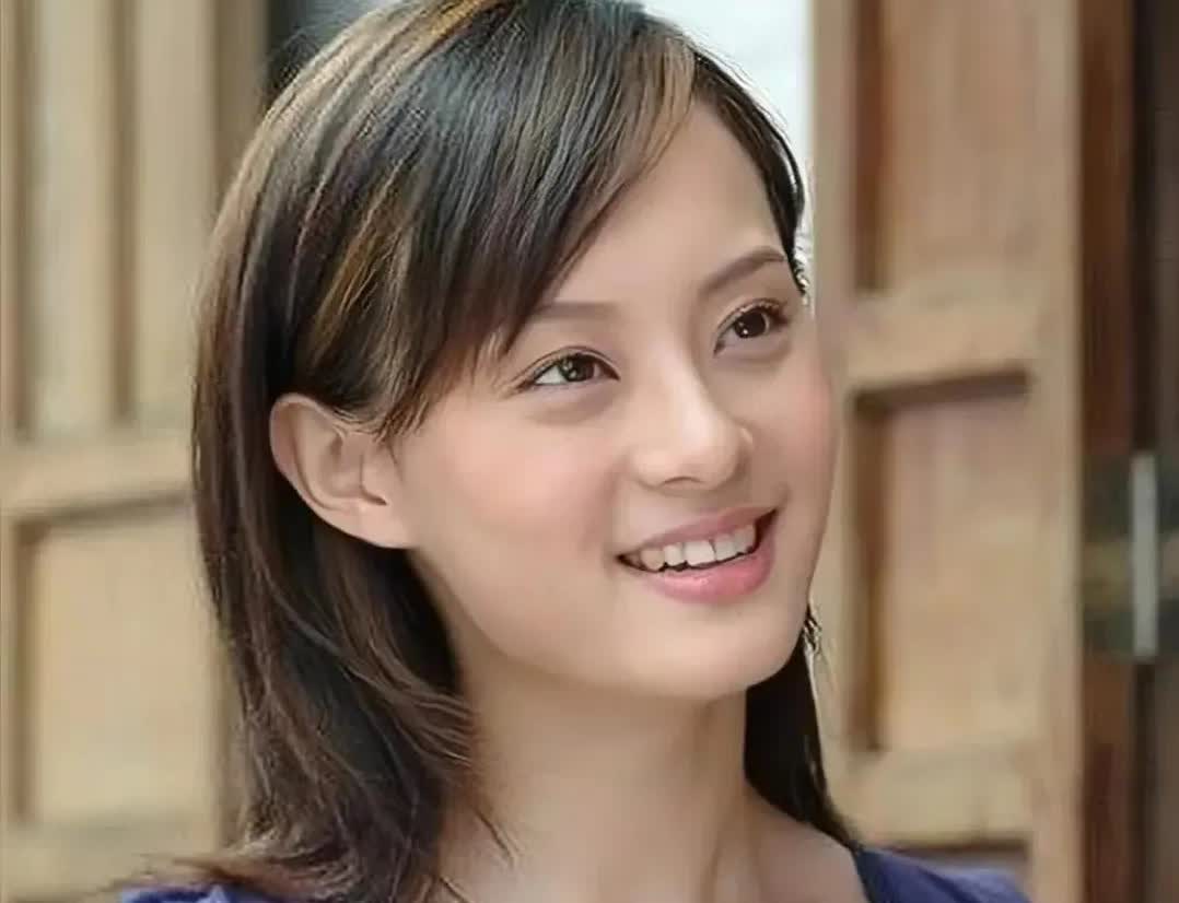 孙俪只要不塌房，她有没有演技已经不重要了。
因为她的优势不是演技，也不是美丽的