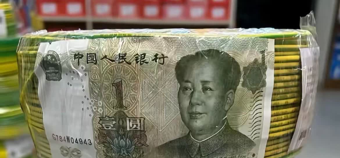 装修买线缆，发现每卷都塞着一块钱，当场问师傅啥情况。

师傅说以前假货多，防