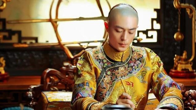 土郎中给乾隆看病，一搭脉吓得跪地痛哭：龙体凤脉没救，乾隆：赏