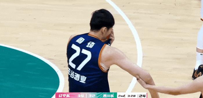 全运会四川男篮和辽宁男篮的比赛刚开始就发生突发状况！周琦竟然只打了一节就下班休息