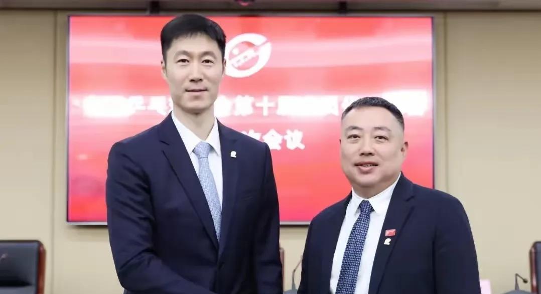 [微风][微风]乒坛换帅！王励勤上任他将如何重振国乒雄风！乒坛换帅，王励勤接棒！