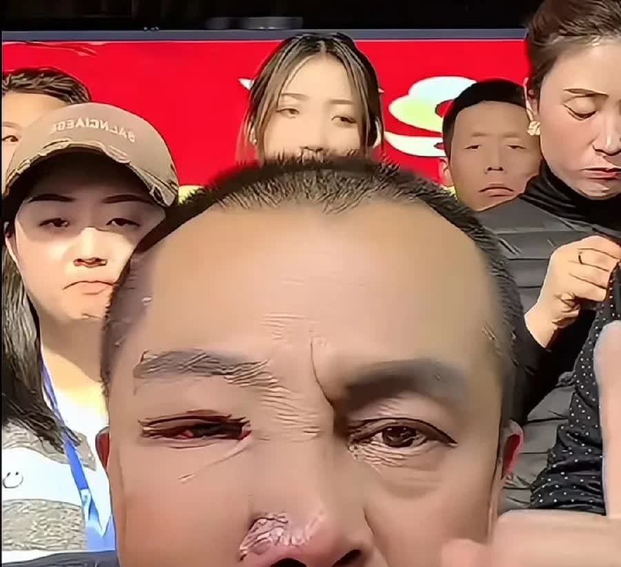 此一役，安万真的背起戏箱唱庙会了，文旅的邀约没有了，企业的各种赞助没有了，三十万