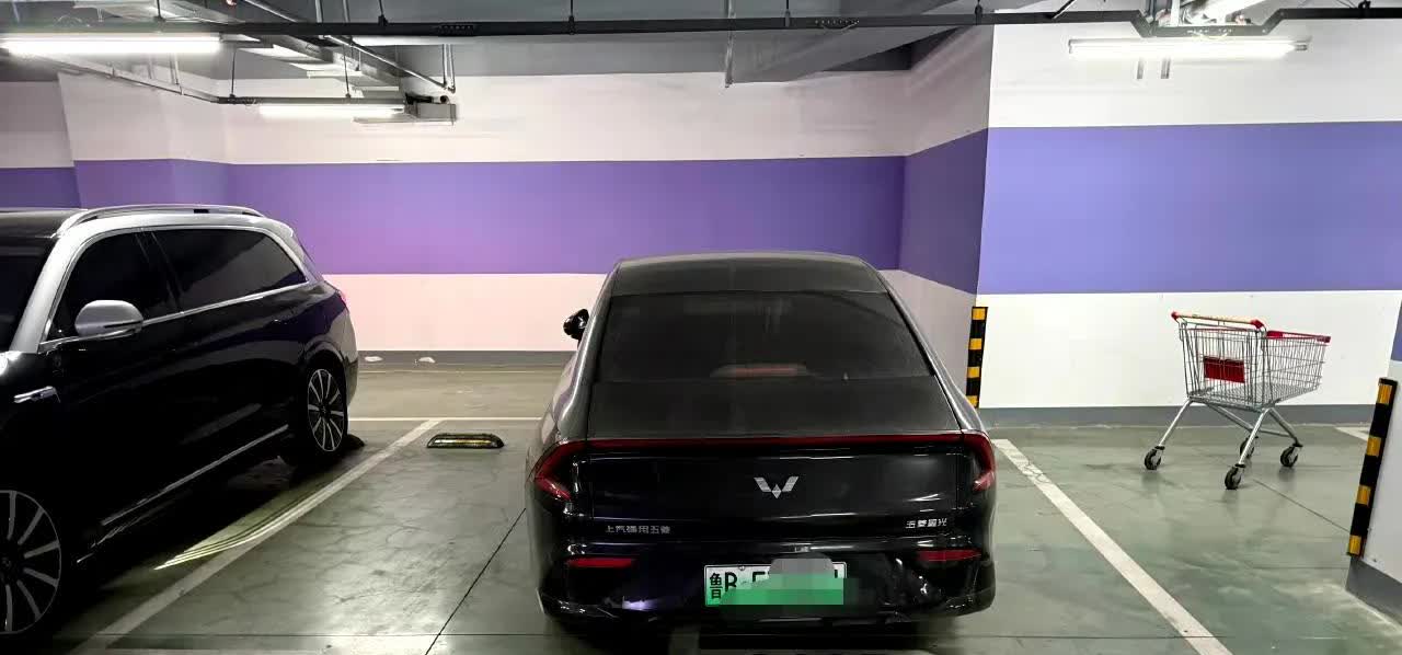 这车停的，商场地下车库就怕遇到这样的车主。。。