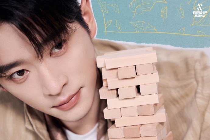 有颜任性实锤了！丞磊用50块积木就轻松拍出12宫格大片，这效率简直太绝了。果然真