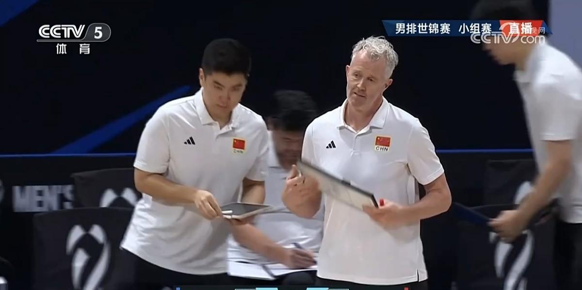 0：3！中国男排世锦赛遭遇两连败！
     今晚，2025年世界男排锦标赛小组