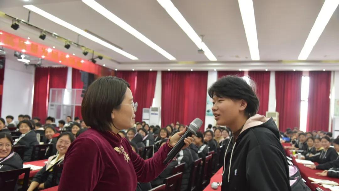 潘新凌青少年心理专家：点亮心灯 让生命熠熠生辉 夏邑一高