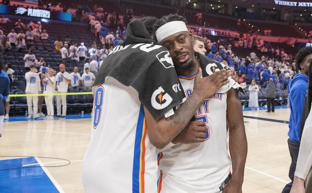 多尔特杰威入选最佳防阵，卡鲁索也不错
NBA官方公布了本赛季的最佳防守阵容，包括