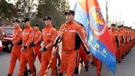 中国救援队抵缅 席地而睡背后 黄金72小时急行军