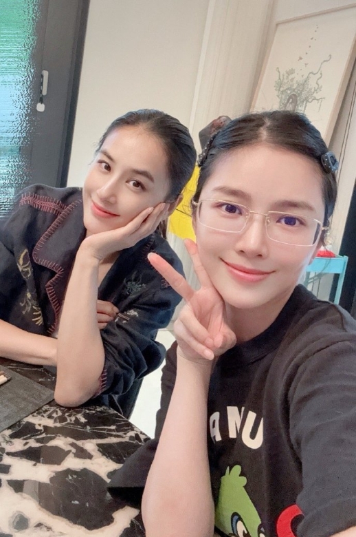 王灿
真是喜欢闷声干大事！

5月27日，杜淳老婆王灿直接上线和大家分享了一件非