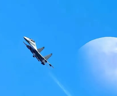 伊朗的防空系统：
伊朗在2001年引进了中国的“红旗-2”防空导弹技术，并在此基