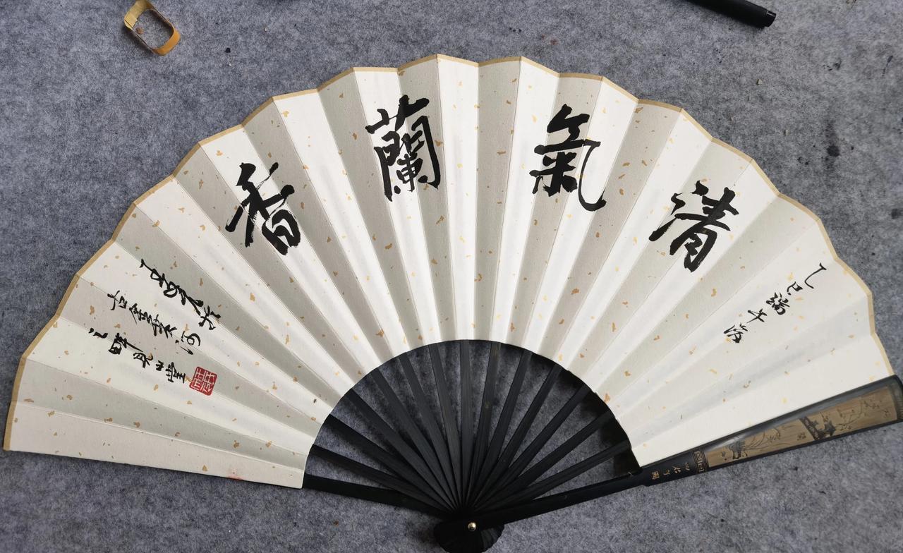 兰州炎热，持续高温，何以解忧，唯有折扇，随手一挥，清凉无尚，四十八元，包邮到家[