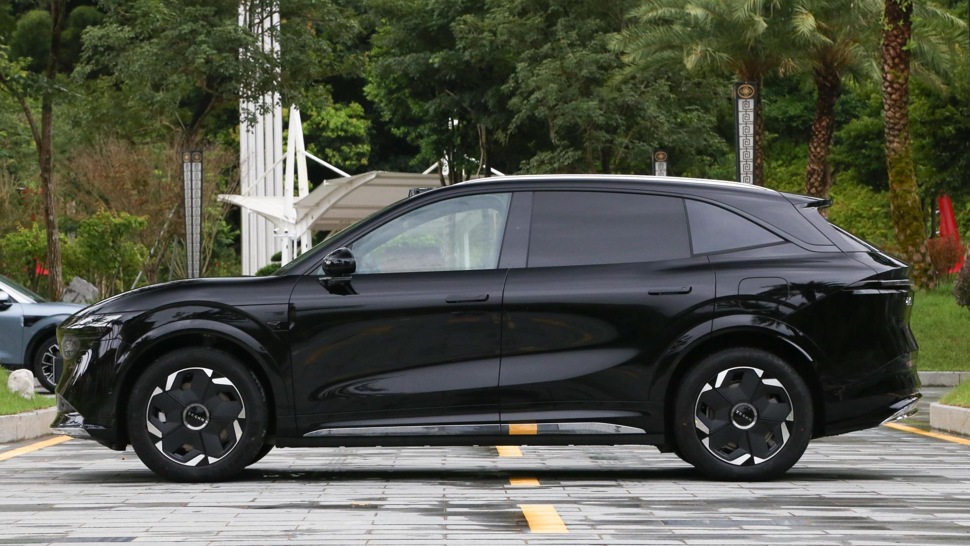 极氪ZEEKR 7X：24万级纯电SUV，21个扬声器+800V快充