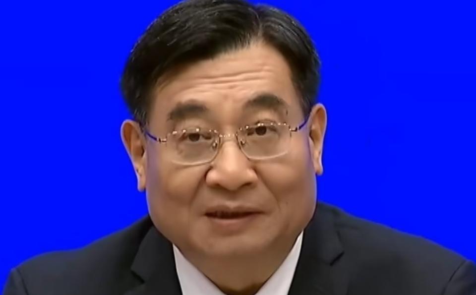 阅兵上要为抗战老战士和老同志颁发珍贵的纪念章。他们都是勿忘历史的活见证，他们是最