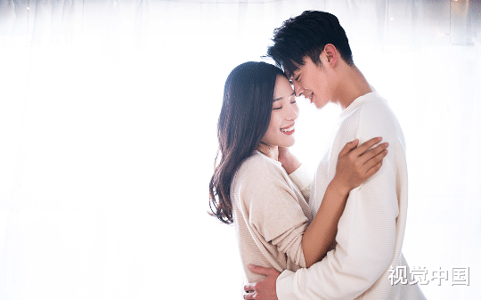 被我妈赶出家门快饿死时，学霸对我伸出了手：要不，我养你吧