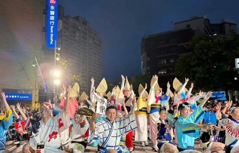 两岸和平统一这事儿，聊起来真是让人既感慨又无奈，最大的拦路虎之一，就是台湾那群跟