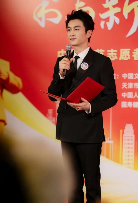 陈晓，高调发文；

3月5日，陈晓在社交平台高调发文，这也是他官宣离婚后第一次发