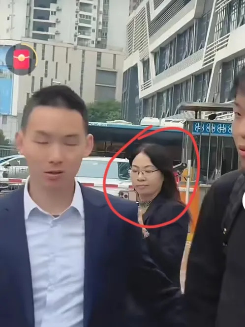 谢浩男身边神秘女人身份之谜











到底怎么回事？！谢浩男身边出现