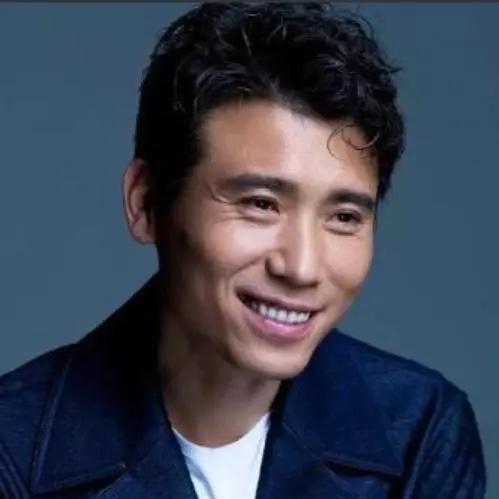 颜丙燕吐槽李乃文：“他那也叫接吻，简直是人工呼吸！”可转头又忍不住夸他：“疯是疯