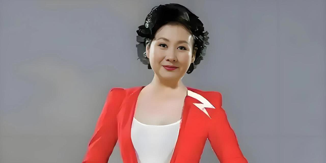 潘长江说黄晓娟个子又高长的又漂亮，一般男人都不敢靠近她。她是个女汉子的性格，办事